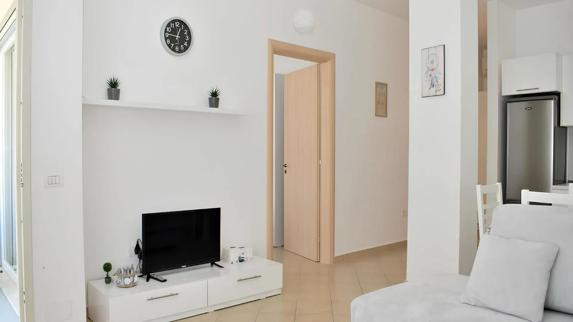 Secure Beach Apartment In Lalzit Bay Plazhi San Pietro