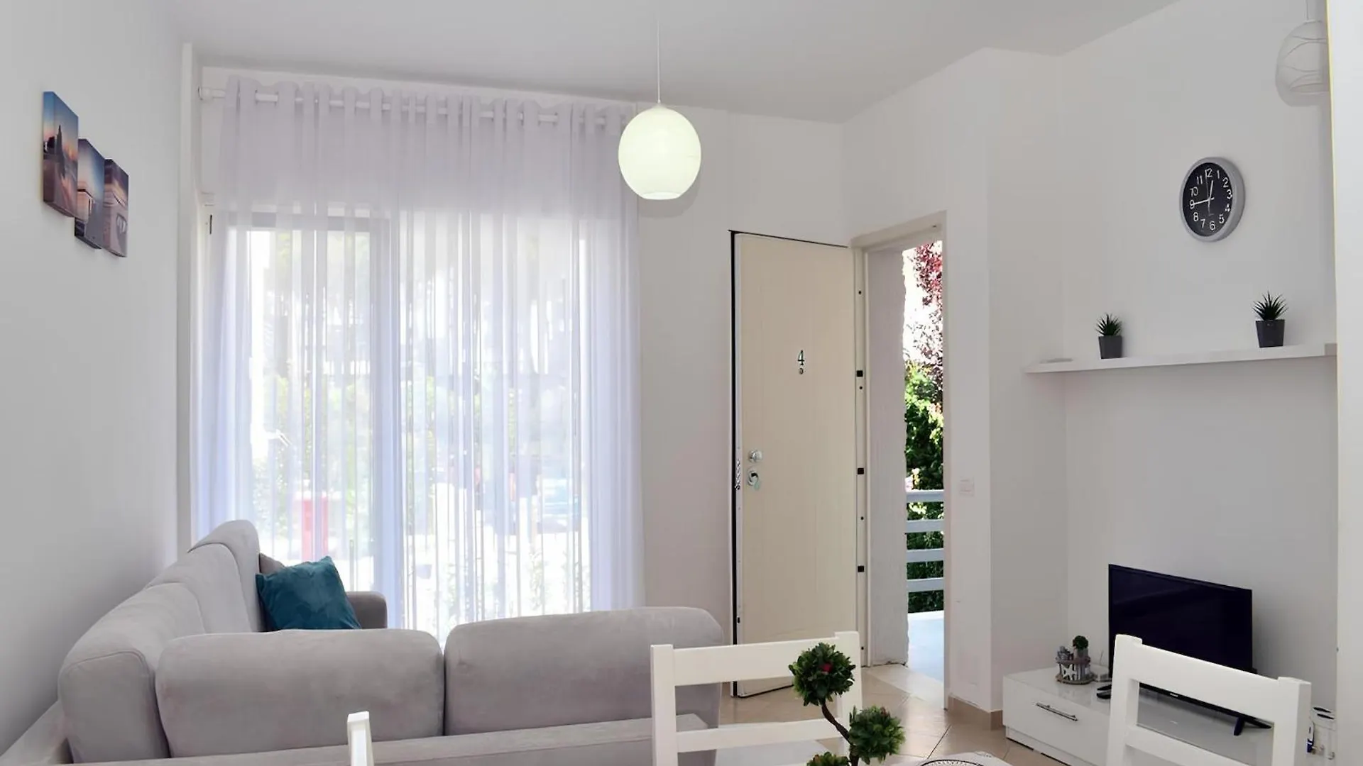 Secure Beach Apartment In Lalzit Bay Plazhi San Pietro